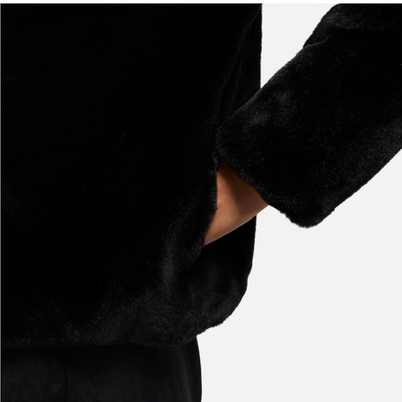 Nike oversize faux FUR JACKET women’s size XS black and white big swood - Picture 5 of 7